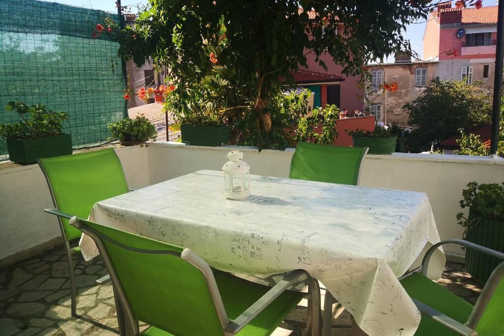 Apartament Casa Di Nonna Pina, Kuca U Blizini Arene Pula Zewnętrze zdjęcie